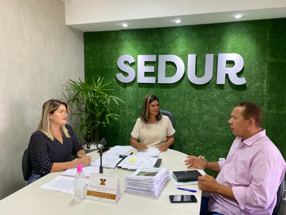 A reunião teve as presenças da titular da Sedur, Andrea Montenegro, e o presidente do Comam, Joel Pereira