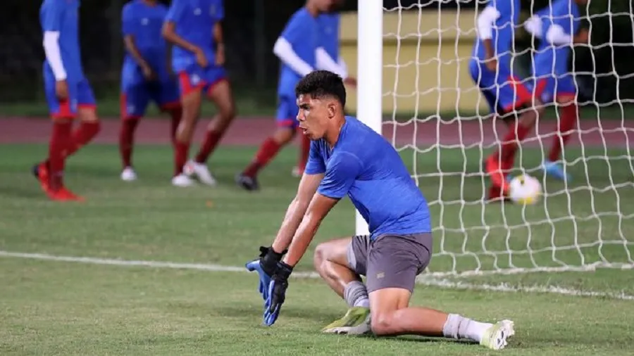 O goleiro vai participar de treinamento na Granja Comary