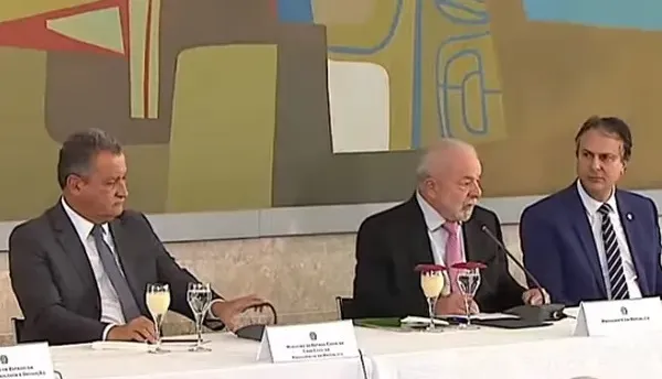 Rui Costa, Lula e Camilo Santana conversaram com os representantes das instituições federais de educação