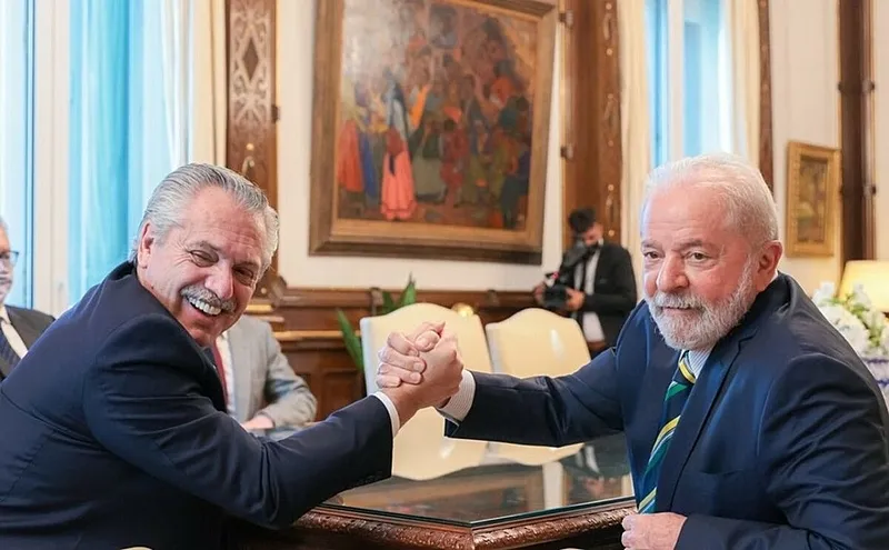 Lula e Fernández assinaram artigo conjunto defendendo a aliança entre os dois países