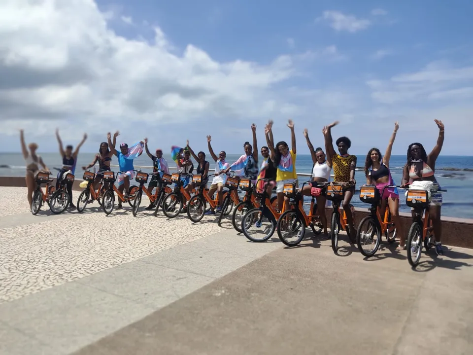 Transbike reuniu transgêneros, travestis e outros integrantes da comunidade LGBTQIAPN+