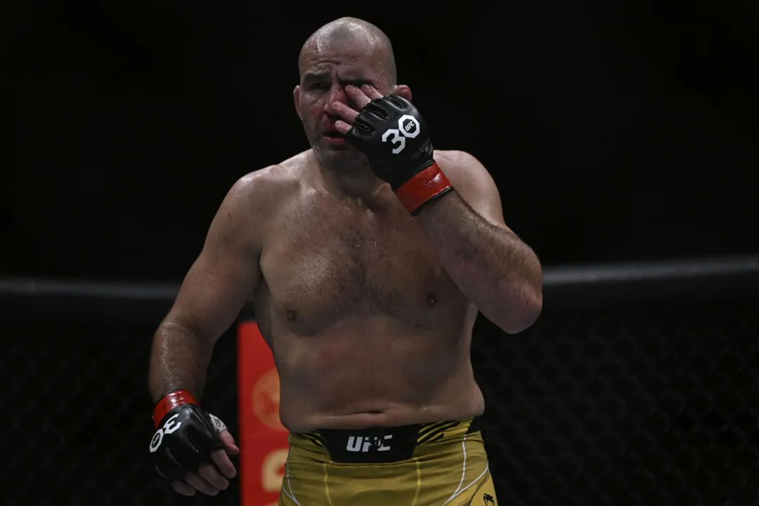 Glover Teixeira disputou 42 lutas profissionais na carreira, tendo acumulado 33 vitórias e nove derrotas