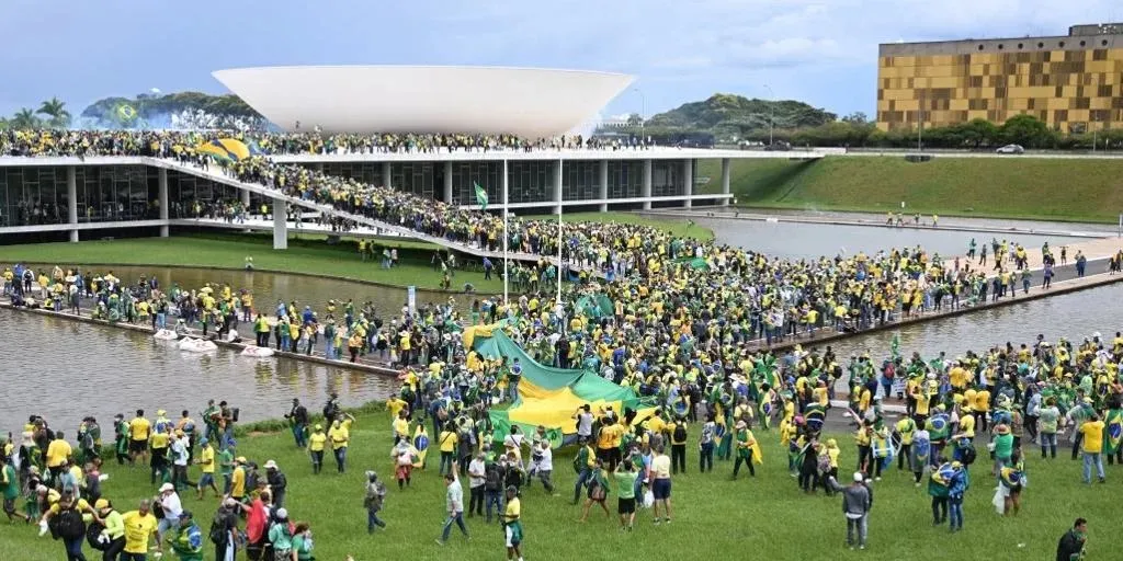 Ataques às sedes dos Três Poderes no dia 8 de janeiro