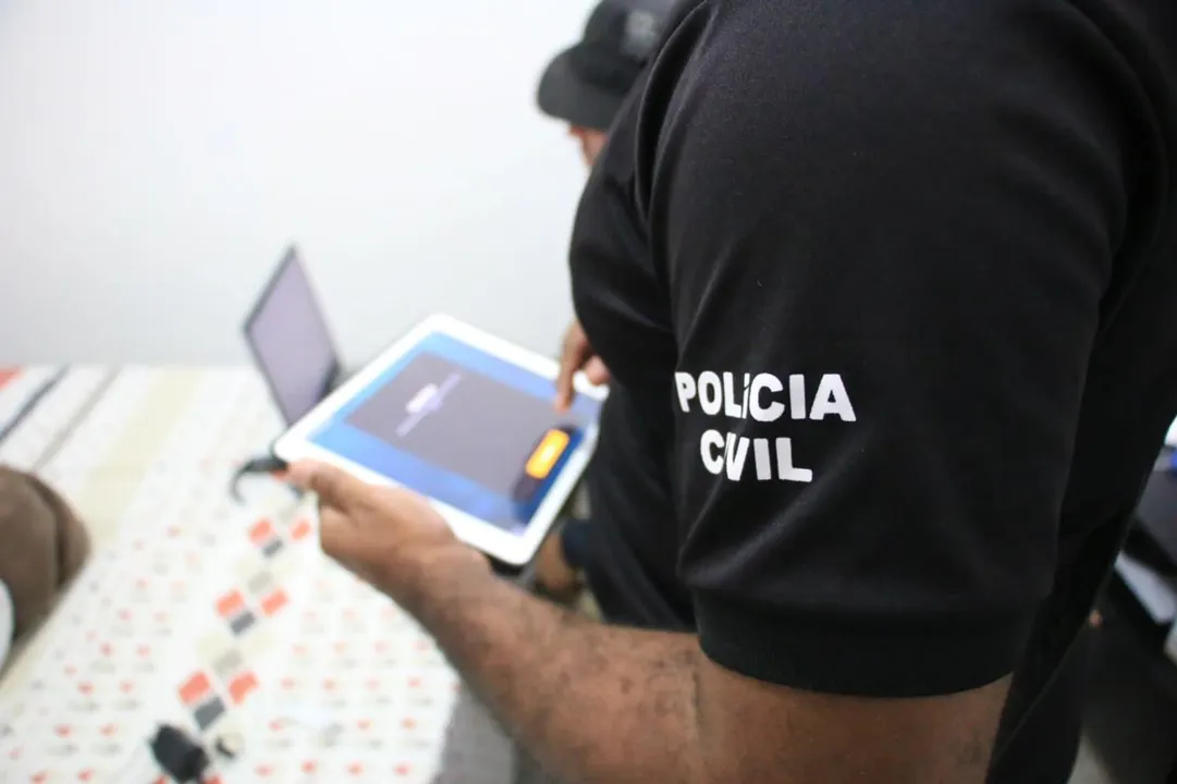 Operação de busca e apreensão na casa do suspeito