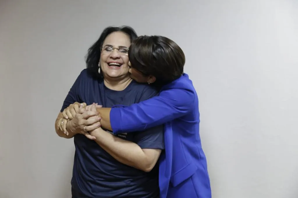 Na disputa pelo Senado no Distrito Federal, Michelle apoiou Damares Alves (Republicanos), enquanto seu marido, Jair Bolsonaro (PL), apoiou sua correligionária Flávia Arruda