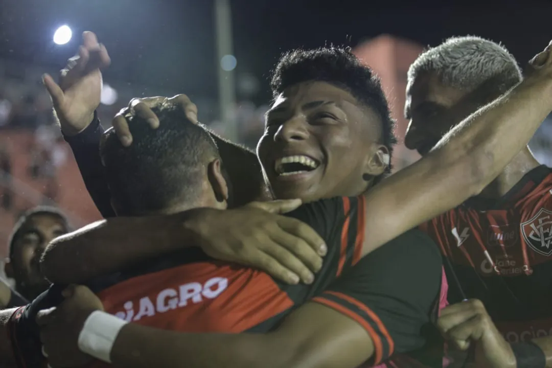 Alisson Santos marcou o terceiro gol do Vitória na partida