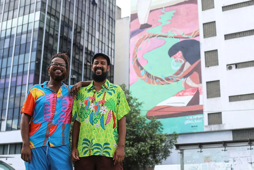 Fundada por Heitor Salatiel e Guilherme Dias, a plataforma Guia Negro realiza o passeio guiado gratuito mostrando as particularidades da região