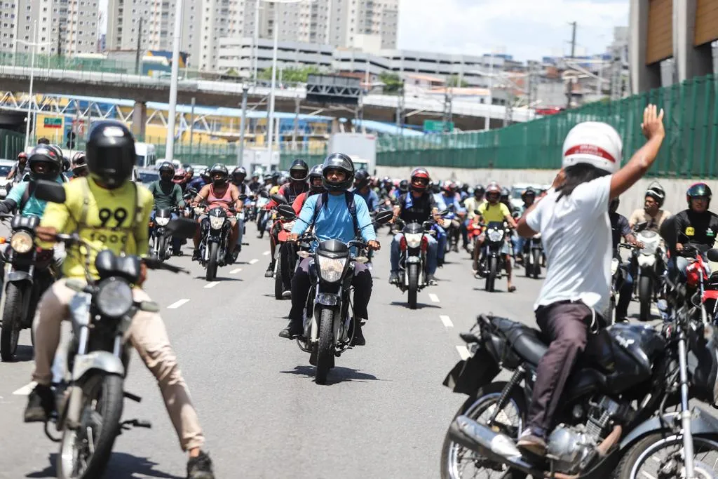 A concentração dos motociclistas cadastrados em Uber Moto e 99 Moto aconteceu inicialmente na região do Iguatemi