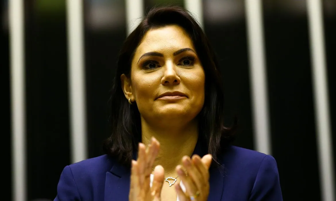 Michelle Bolsonaro voltou ao Brasil na quinta-feira da semana passada, dia 26