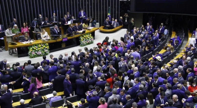 Solenidade começou com os deputados de cada estado e do Distrito Federal