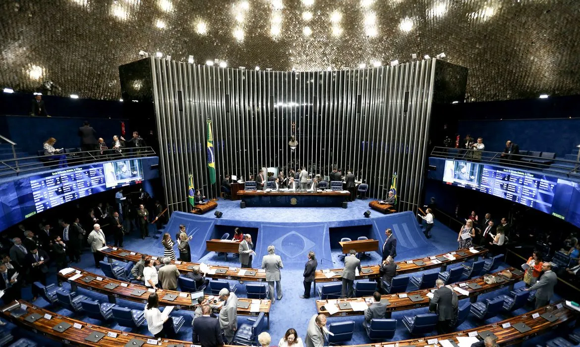 Os 27 senadores eleitos em outubro do ano passado tomaram posse nesta quarta-feira