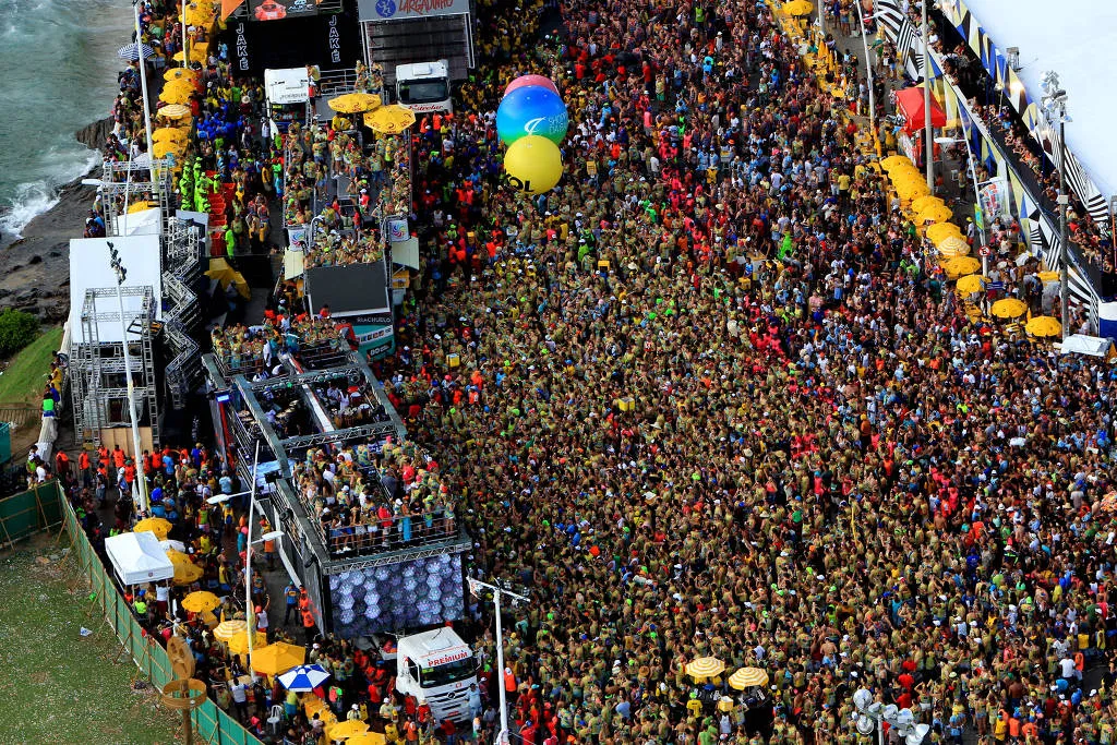 Nas localidades onde a data não é feriado, dias que antecedem carnaval podem ser ou não definidos como folga