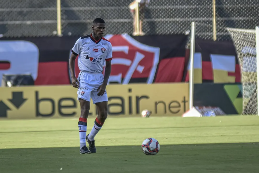 João Pedro vai defender a camisa do Brusque em 2023