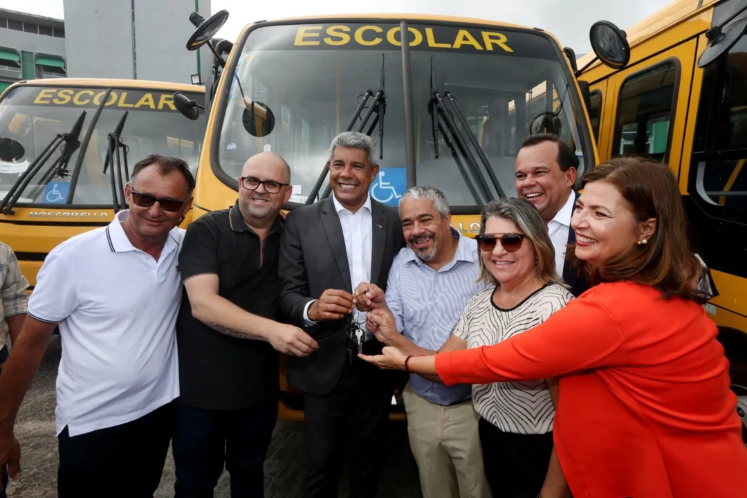 Governador Jerônimo Rodrigues (PT) no ato da entrega dos ônibus escolares