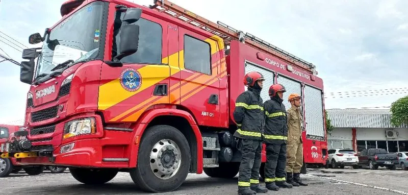 Corpo de Bombeiros fez regaste de tripulantes de barco que estava afundando