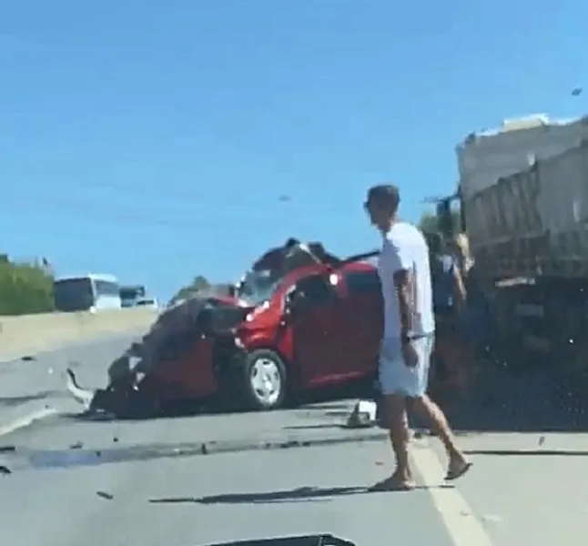 Vídeo mostra resultado de acidente que deixou cinco pessoas feridas