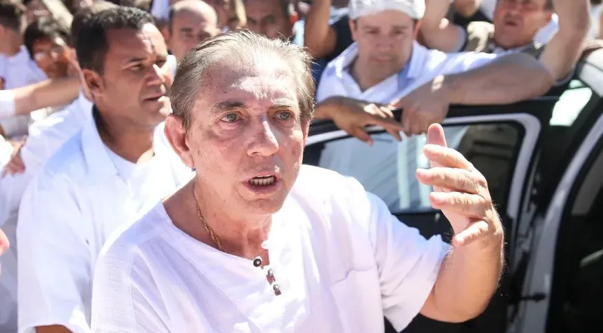 João de Deus sendo encaminhado para a prisão em Goiás em dezembro de 2018