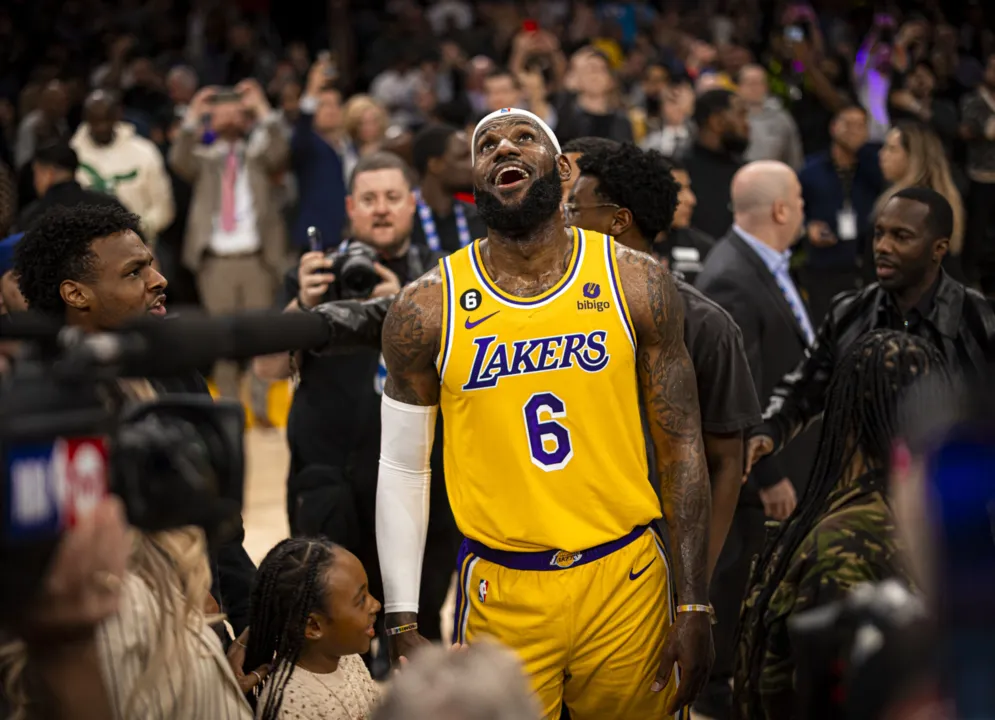 Ao todo, Lebron James fez 38 pontos na partida e agora soma 38.390 pontos