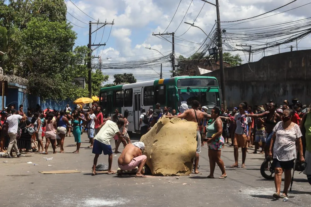 Trabalhadores se revoltaram e voltaram a protestar na sede do órgão