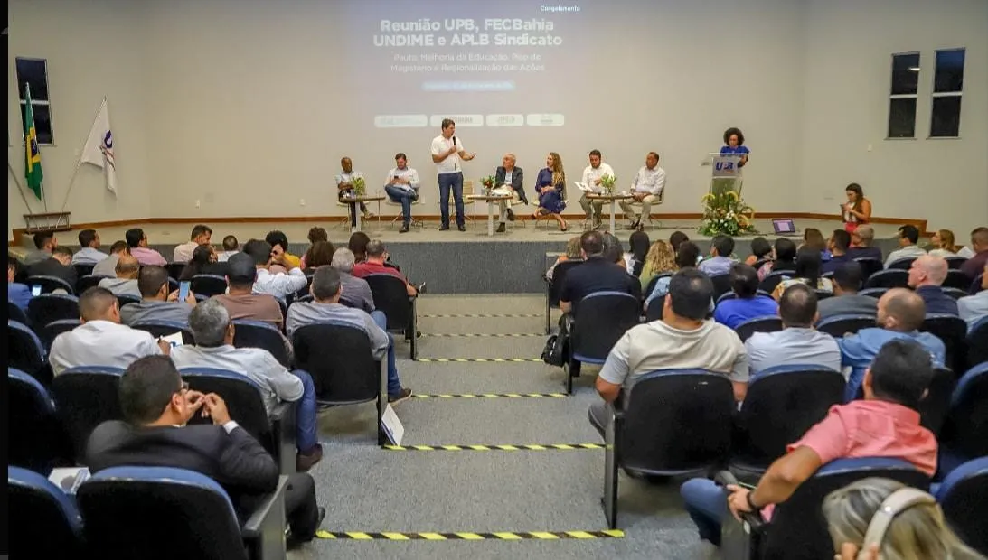 Representantes da UPB, FECBahia, APLB e Undime reunidos para discutir o piso salarial do magistério