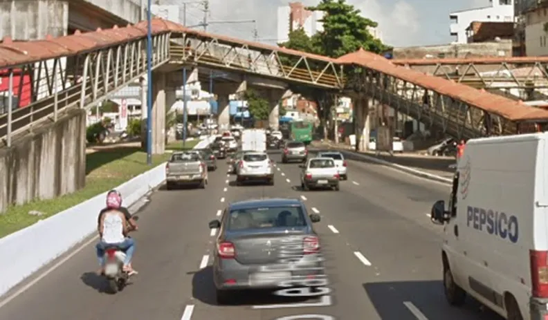 Acidente entre dois carros foi registrado na Avenida  Bonocô