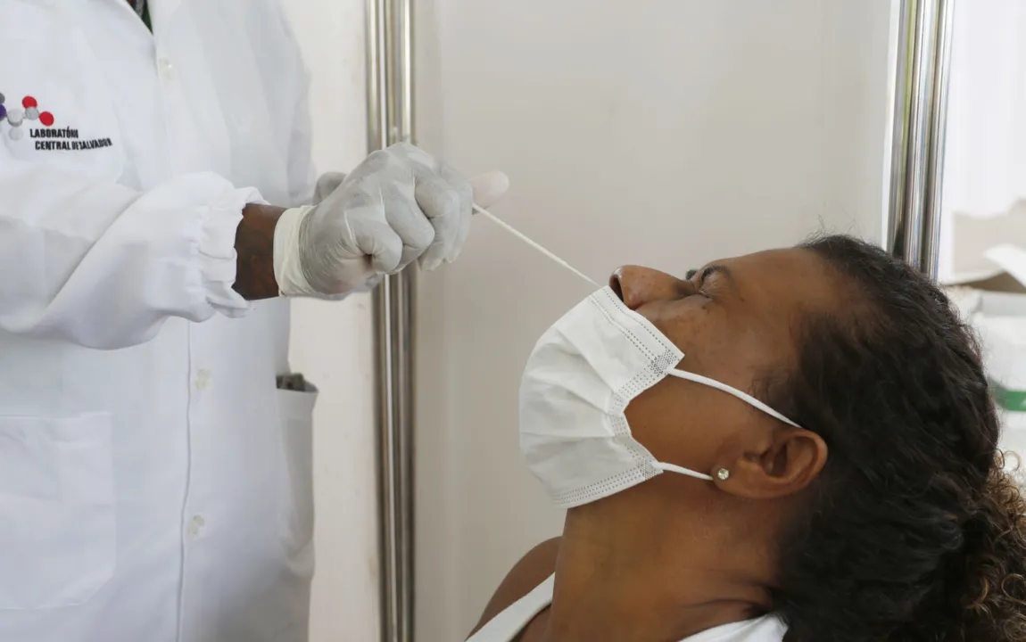 Procedimento será realizado através da coleta da amostra pelo swab (cotonete)