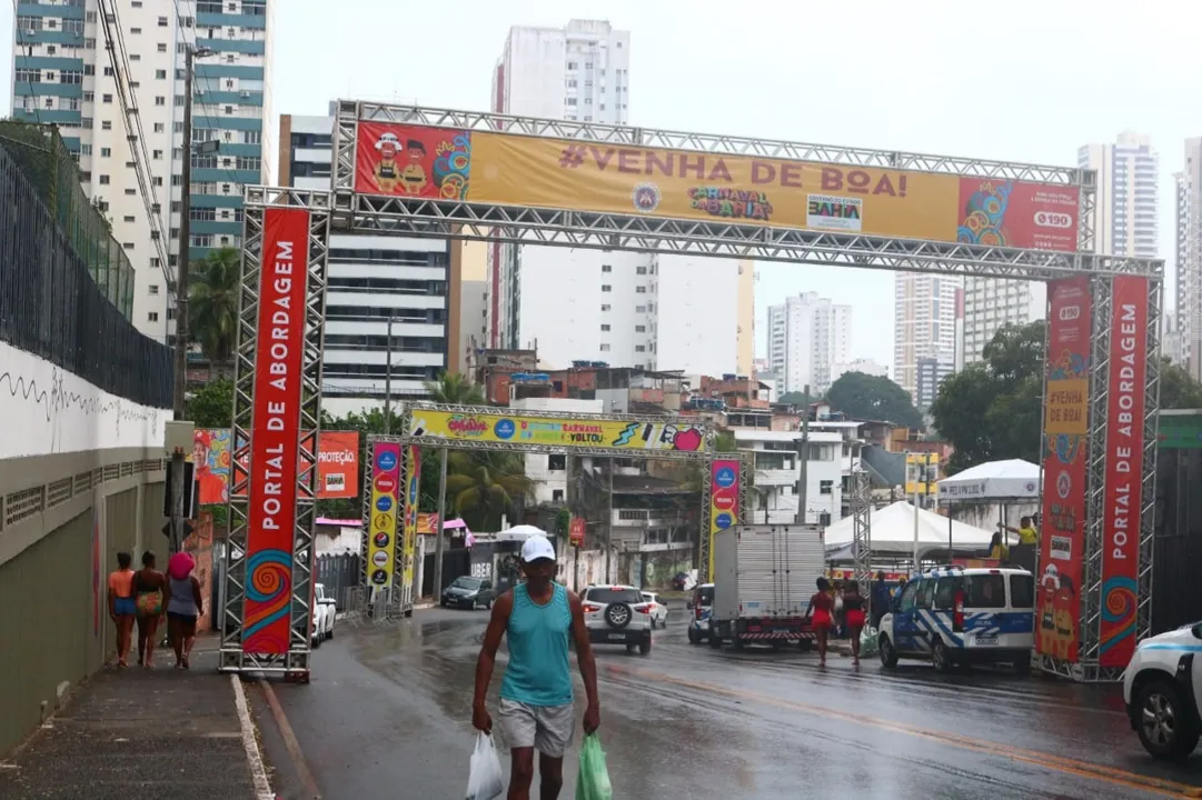 Trezentas câmeras  espalhadas nos circuitos ajudaram a retirar das ruas até agora dois assaltantes que tentavam participar do festejo