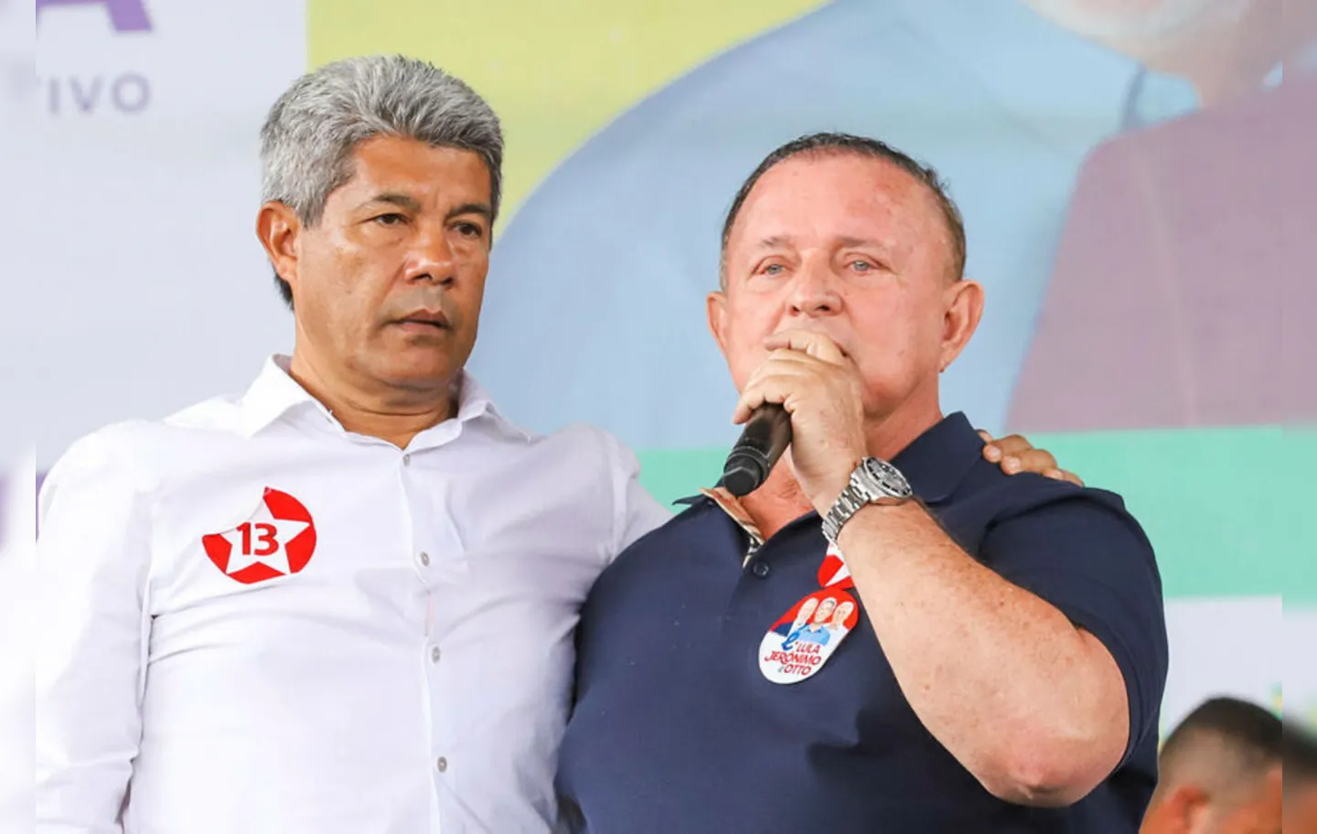 Adolfo Menezes (à direita) com o então candidato ao governo do estado, Jerônimo Rodrigues