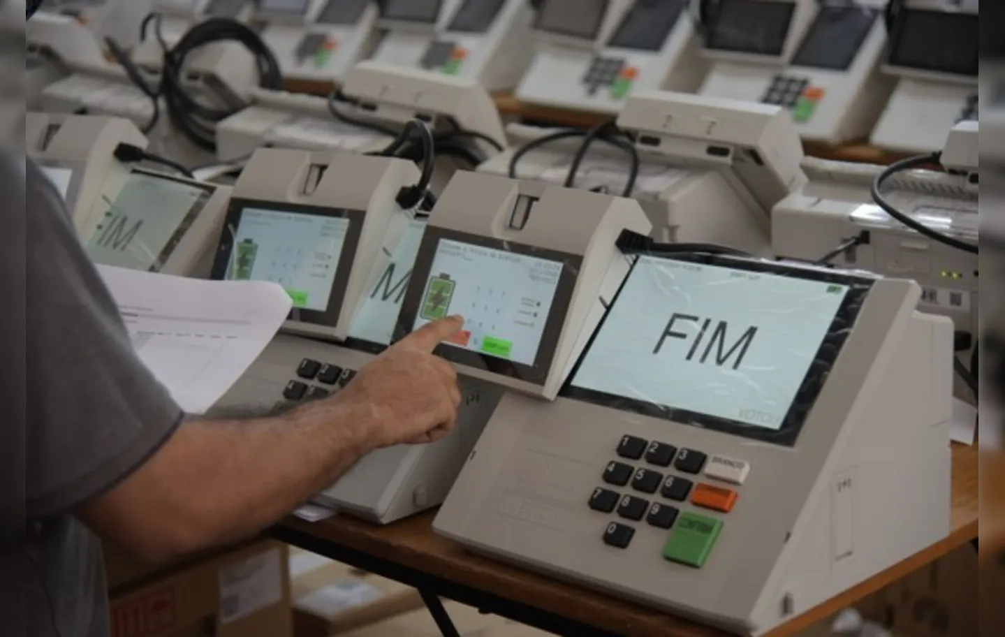 Modelo de urnas eletrônicas do sistema eleitoral Brasileiro