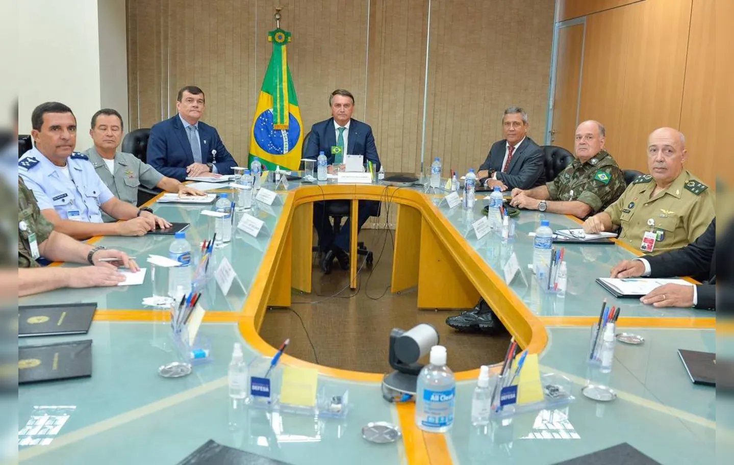 Bolsonaro se reuniu com comandantes militares e deve participar de evento no Rio, sábado