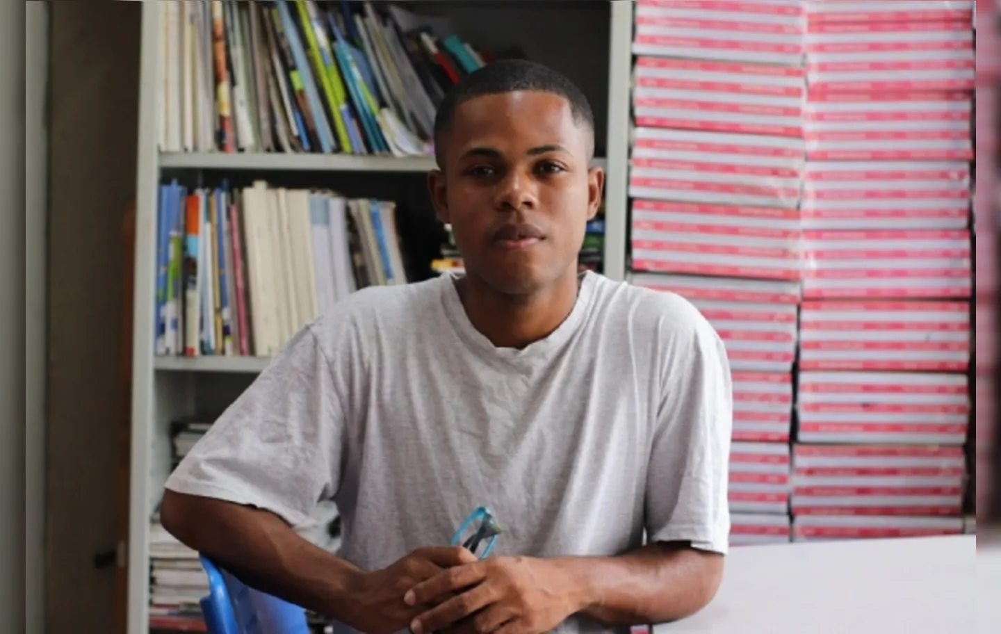 Ele é autor do livro de poesia 'Viração', publicado pela Editora Patuá em 2020