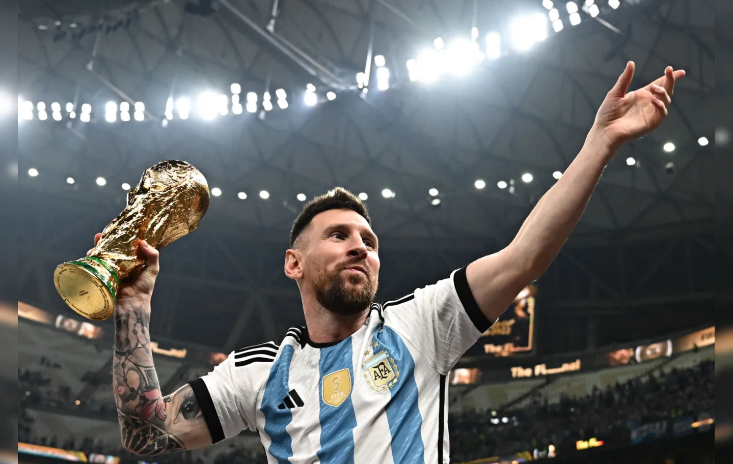 Messi é campeão e eleito melhor jogador da Copa do Mundo