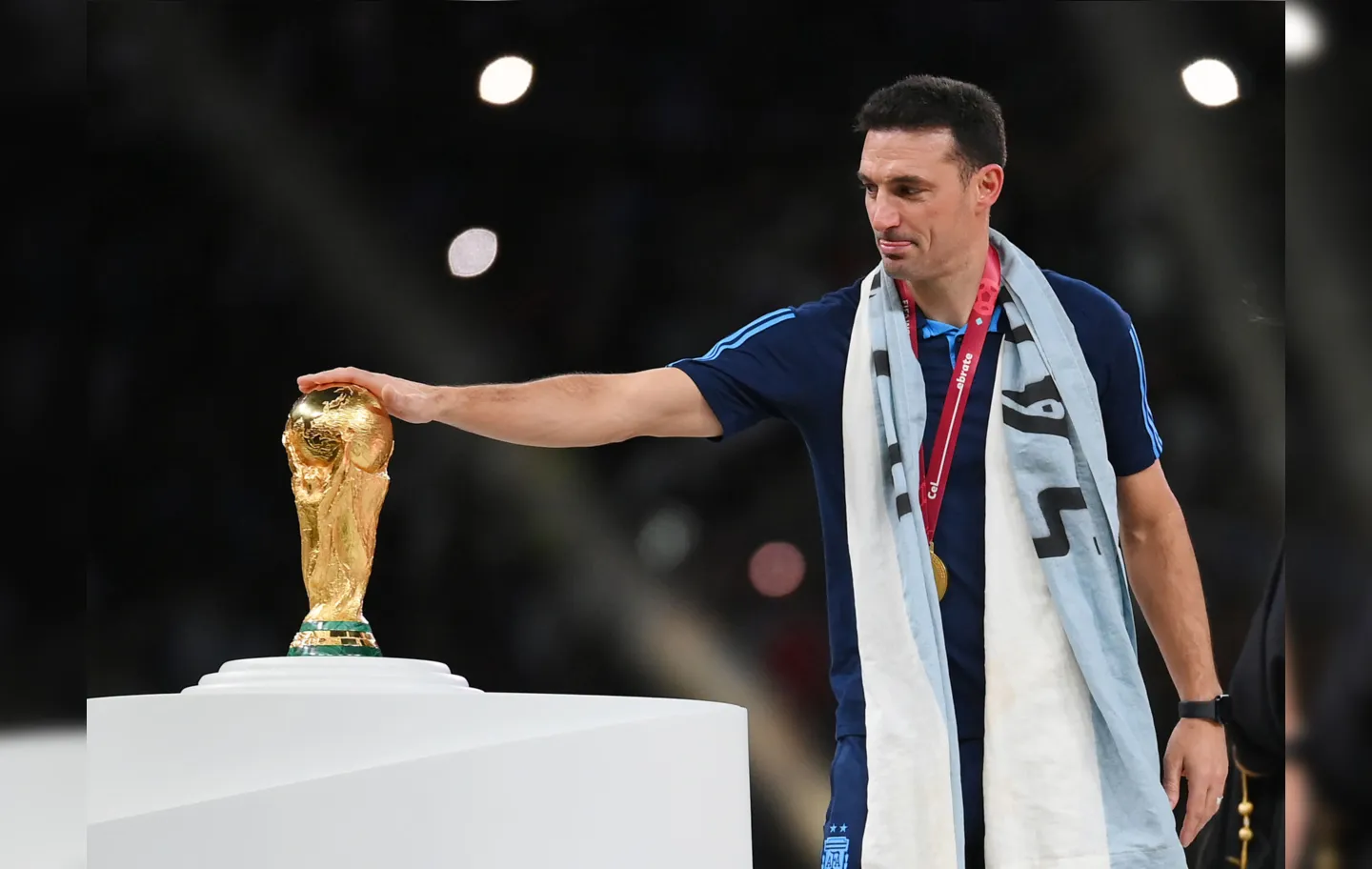 Técnico Lionel Scaloni comemora título da Copa do Mundo pela Argentina