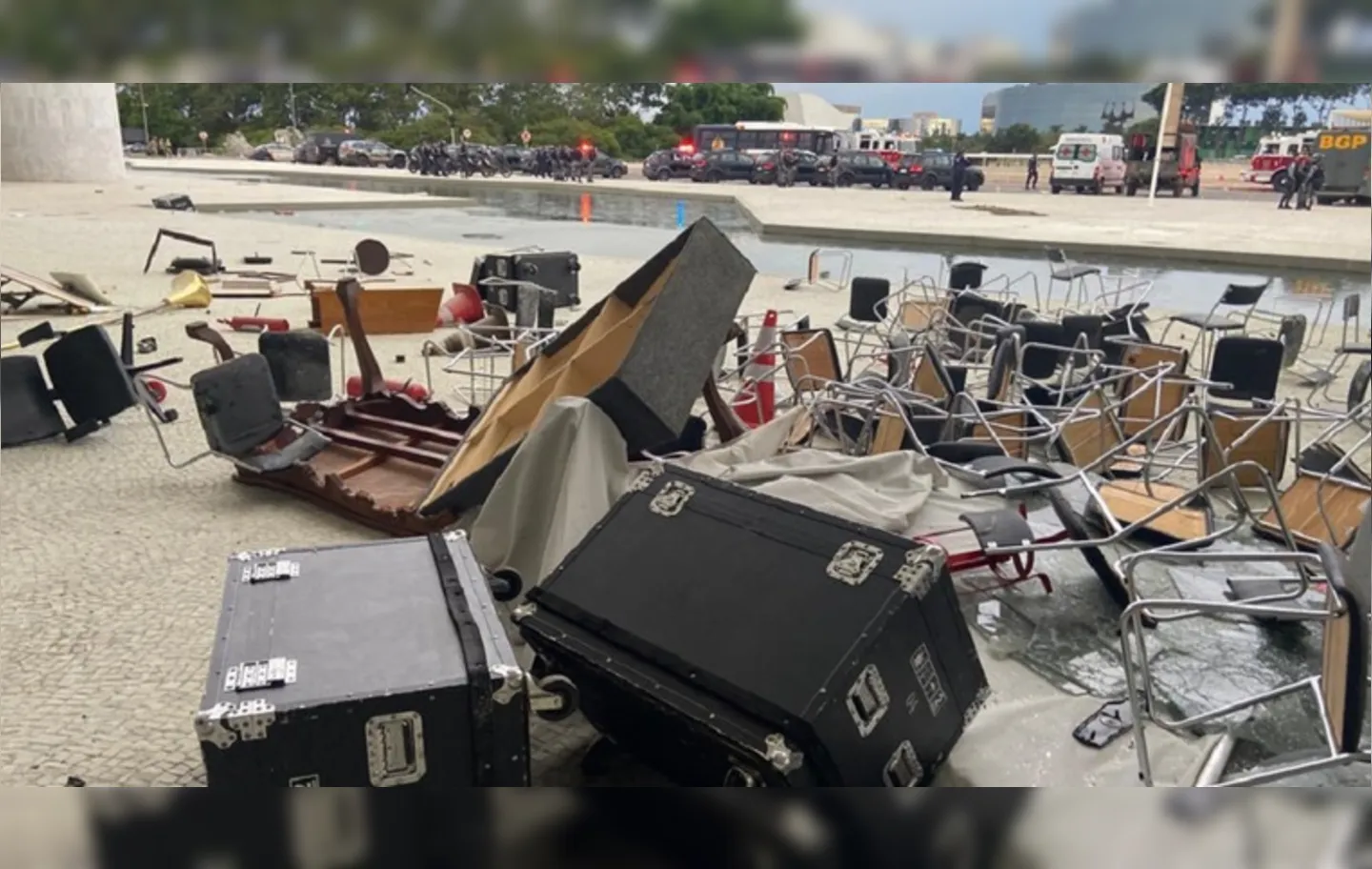 Destruição provocada pelo ato de vandalismo no Palácio do Planalto