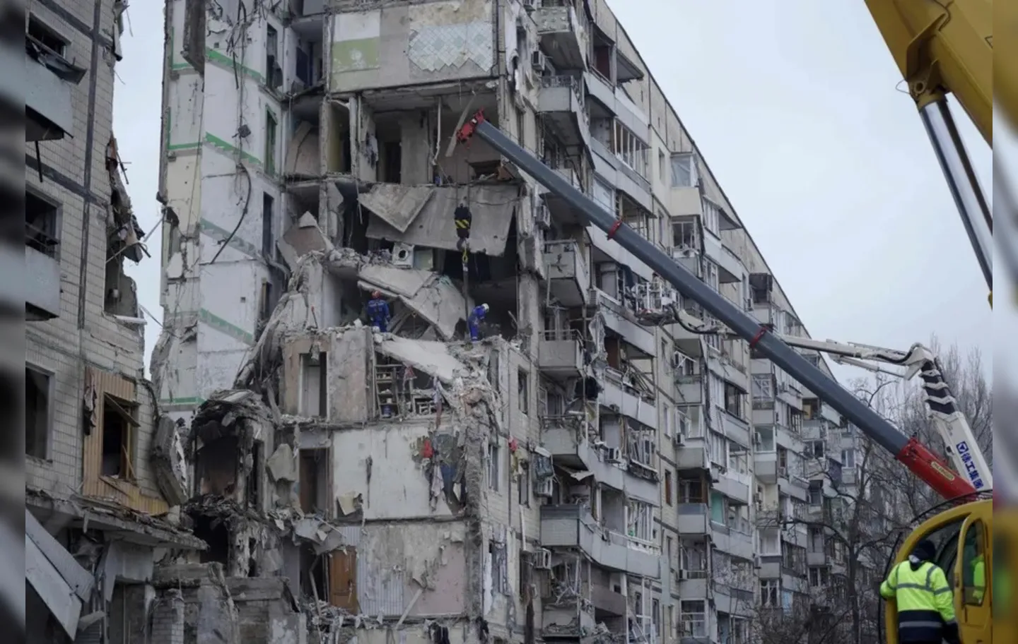 Ataque com míssil contra um prédio residencial em Dnipro deixou pelo menos 44 mortos