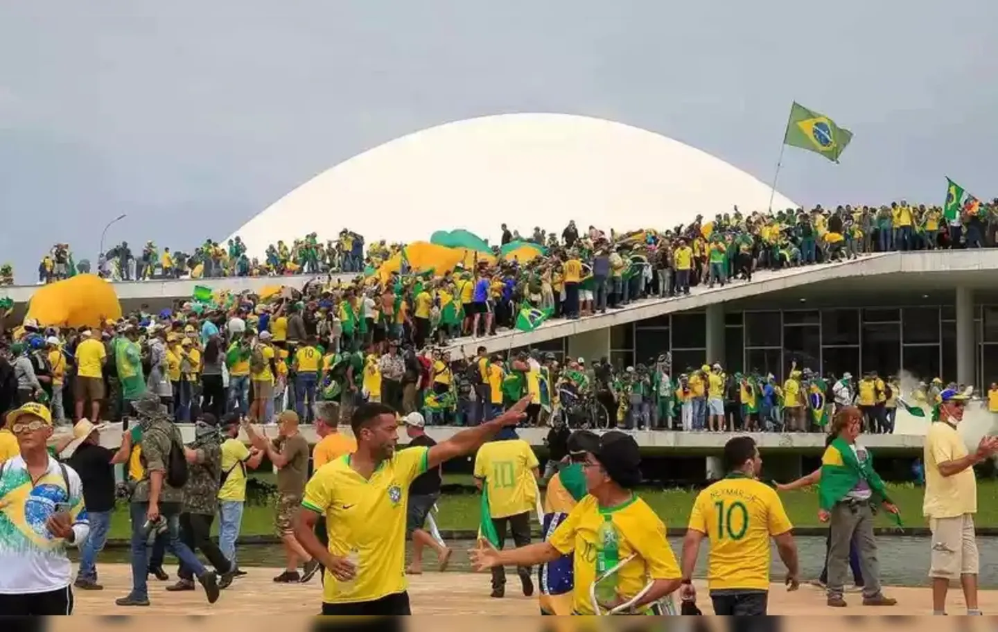 Manifestantes golpistas tomaram prédios públicos em Brasília (DF) no dia 8 de janeiro
