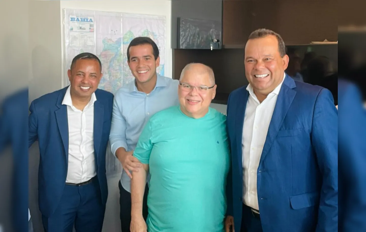 Ao lado esquerdo da foto, Vitor do Posto, que deixou o PP para fazer parte do MDB, legenda de Matheus Ferreira, Lúcio e Geraldo Júnior