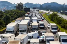 Imagem ilustrativa da imagem Após eleição, caminhoneiros bloqueiam rodovias em 11 estados do Brasil