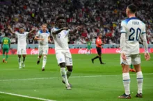 Imagem ilustrativa da imagem Inglaterra vence Senegal e pega a França nas quartas de final