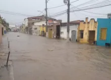 Imagem ilustrativa da imagem Forte chuva na Bahia já deixa 1.005 desabrigados e 14.217 desalojados