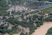 Imagem ilustrativa da imagem Luta contra Covid-19 e desastres ambientais marcaram Bahia em 2022