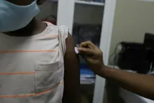 Imagem ilustrativa da imagem Salvador suspende vacinação contra covid-19 em crianças de 5 a 11 anos