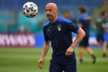 Imagem ilustrativa da imagem Astro do futebol italiano, Gianluca Vialli morre aos 58 anos