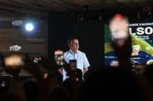 Imagem ilustrativa da imagem Bolsonaro promete seguir ativo na política brasileira