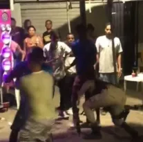 Imagem ilustrativa da imagem Vídeo: PM é agredido por populares durante festa no interior