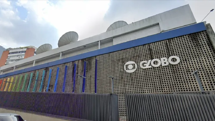 Encerrada em 7 de outubro, a concessão da Globo poderia continuar porque, segundo as regras, a emissora deve operar normalmente até a tomada de decisão em Brasília