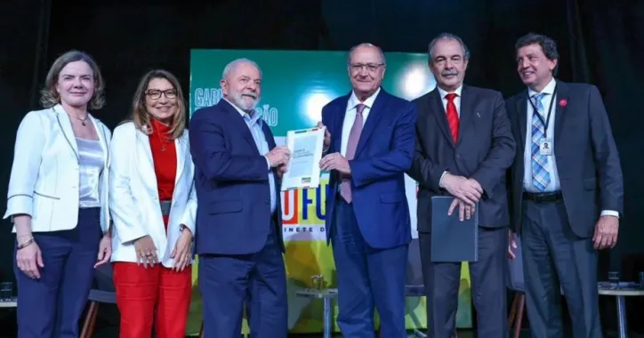 Imagem ilustrativa da imagem A frente ampla de Lula