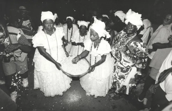 Ilê tem rito religioso antes do início do desfile no Curuzu. Data: 7/2/1990