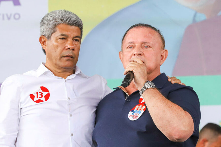 Adolfo Menezes (à direita) com o então candidato ao governo do estado, Jerônimo Rodrigues