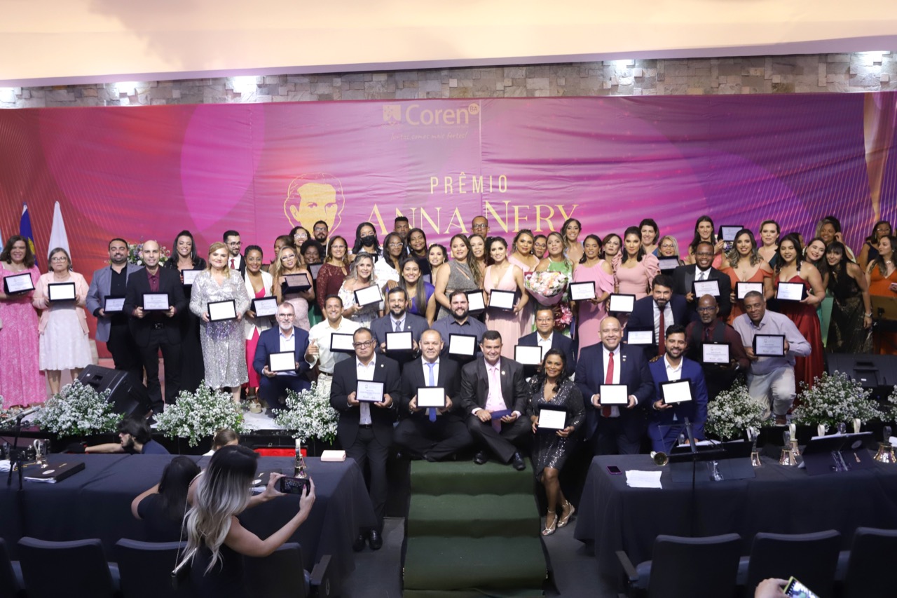 Cerca de 60 profissionais foram agraciados com a honraria
